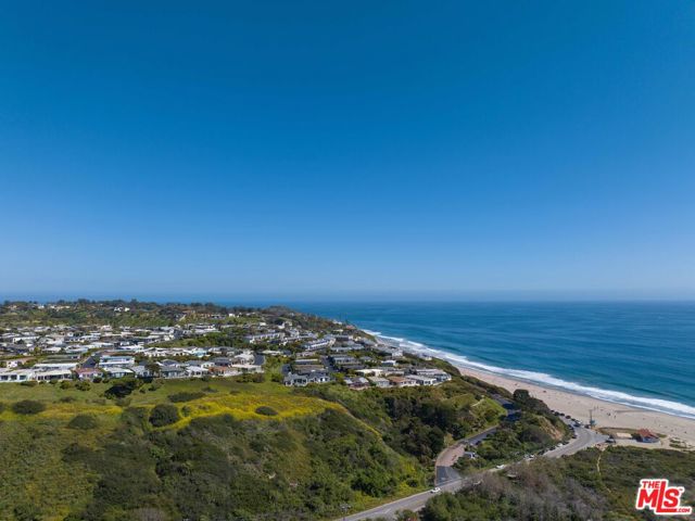 29500 Heathercliff Road, Malibu CA: https://media.crmls.org/mediaz/8b4e4165-3b2f-439a-a681-df961eff0cb3.jpg