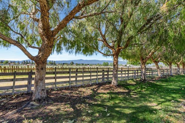 5360 Colony Park Circle, San Jose CA: https://media.crmls.org/mediaz/8b4e4f36-d803-4501-b091-ee1dc9e16b37.jpg
