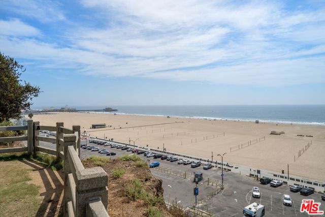 446 San Vicente Boulevard, 106 photo 33