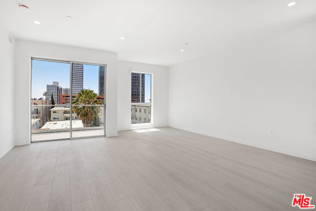 11727 Kiowa Avenue, Los Angeles CA: https://media.crmls.org/mediaz/8b4e7477-5bc5-4ce8-a3bf-406cf0f18a0a.jpg