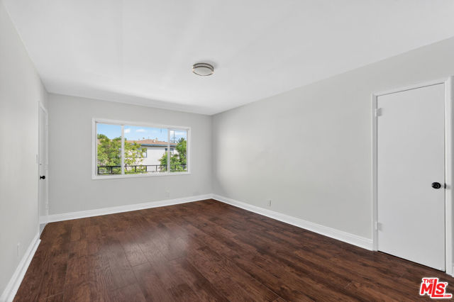 4777 San Vicente Boulevard, Los Angeles CA: https://media.crmls.org/mediaz/8b4e849b-24d2-4ac0-894e-dfb722e5d258.jpg