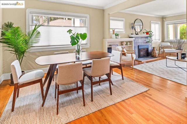 3058 Berlin Way, Oakland CA: https://media.crmls.org/mediaz/8b4ea7ab-8cee-4115-9653-463d22f6d154.jpg