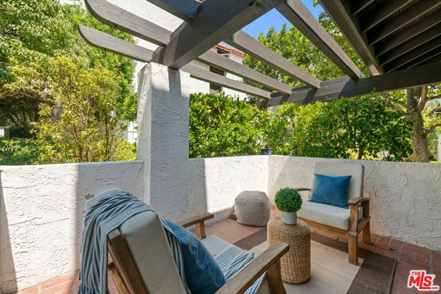 1553 Michael Lane, Pacific Palisades CA: https://media.crmls.org/mediaz/8b4ebd49-83ea-4ec2-a653-0ae5e5d42128.jpg