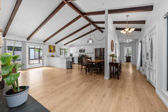 16273 Arena Dr, Ramona CA: https://media.crmls.org/mediaz/8b4edf28-f77b-4552-89ff-dd248110e794.jpg