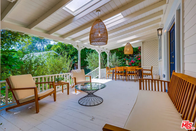 1607 N Vista Street, Los Angeles CA: https://media.crmls.org/mediaz/8b4ef5ba-7d89-49bc-9790-569ce205688f.jpg
