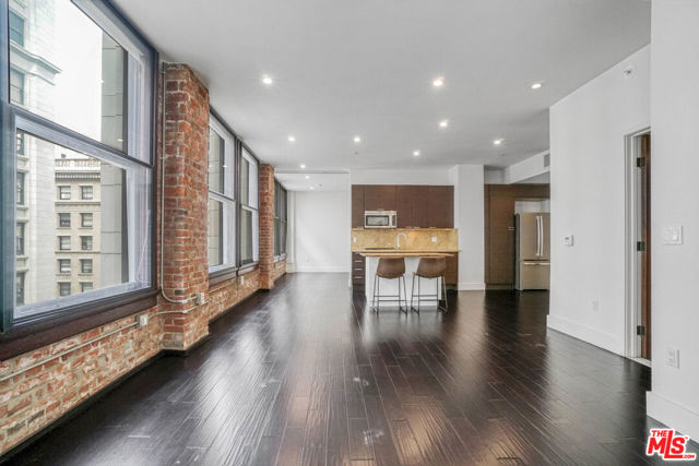 460 S Spring Street, Los Angeles CA: https://media.crmls.org/mediaz/8b4f072f-b10c-4902-ad87-05a48dbbb8e2.jpg