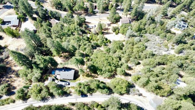 137 Deerhaven Drive, Tuolumne CA: https://media.crmls.org/mediaz/8b4f2630-9b50-4421-b429-3e3988af0065.jpg