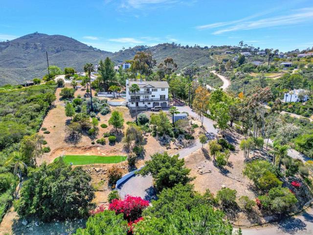 560 Seeforever Dr, San Marcos CA: https://media.crmls.org/mediaz/8b4f9e64-7c7c-475f-b6a5-be83fe1cf26c.jpg