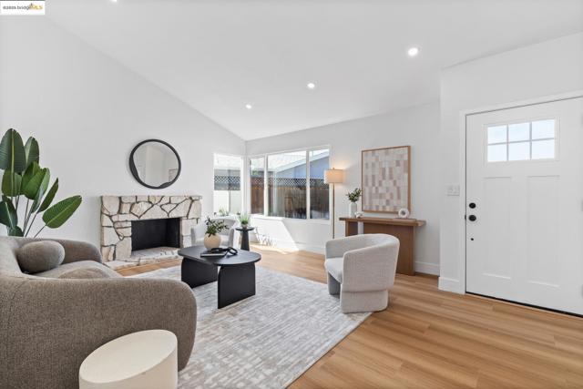 34841 Potomac River Pl, Fremont CA: https://media.crmls.org/mediaz/8b4fc8bc-9b8d-46c3-8c54-9e3c382c8245.jpg