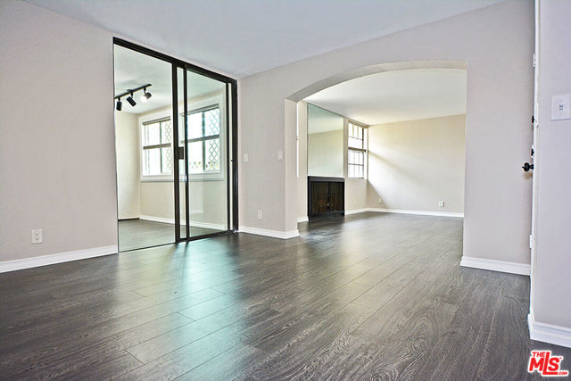 750 N Kings Road, West Hollywood CA: https://media.crmls.org/mediaz/8b4feb0b-bfd0-4552-9fc6-dcc7b2522c01.jpg