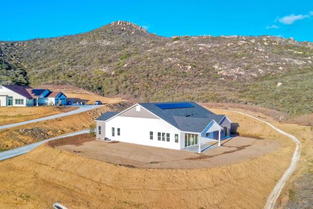 15123 Larchmont St, Poway CA: https://media.crmls.org/mediaz/8b507cf9-672a-4255-8bc8-896c6ec002dc.jpg