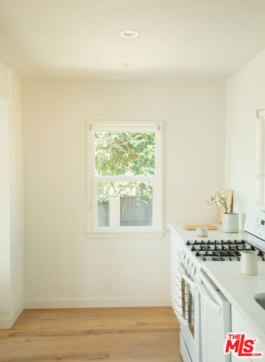 3365 N Andrita Street, Los Angeles CA: https://media.crmls.org/mediaz/8b507ffa-74dc-44d2-8f0f-1e68dfa148c6.jpg