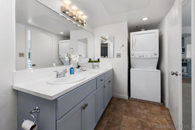 550 15Th St, San Diego CA: https://media.crmls.org/mediaz/8b50caa5-2f1d-40bb-b34b-1e15f81fe2ad.jpg