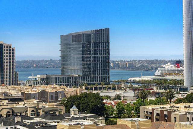 555 Front St, San Diego CA: https://media.crmls.org/mediaz/8b50f284-cfde-4e46-b11b-aa00bc82c054.jpg