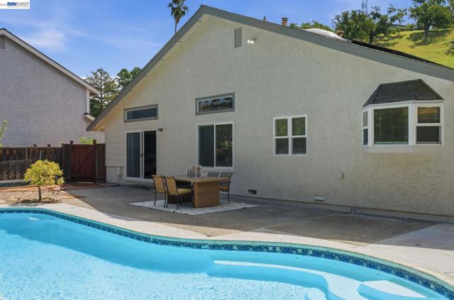 1782 Whitecliff Way, Walnut Creek CA: https://media.crmls.org/mediaz/8b50fc00-5e42-4ada-b3b9-f30e14fdcf21.jpg
