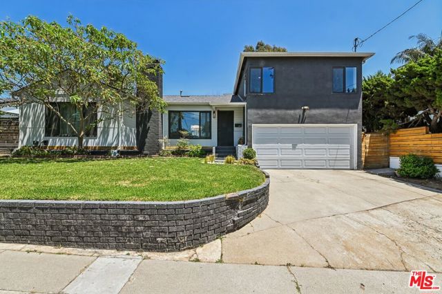 885 Kincaid Avenue, Inglewood CA: https://media.crmls.org/mediaz/8b511360-80a4-4742-9ce1-8be605c10896.jpg