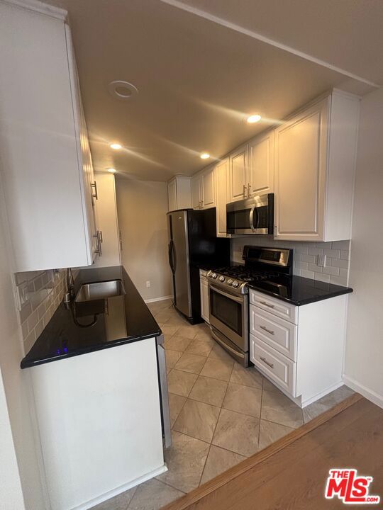 1914 Corinth Avenue, Los Angeles CA: https://media.crmls.org/mediaz/8b5184d7-a31e-4c5f-a50a-a47abe641b8b.jpg