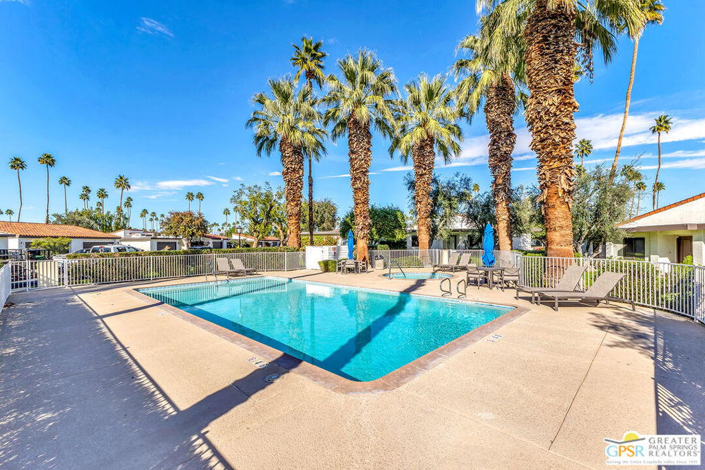 https://media.crmls.org/mediaz/8b519b48-7711-480c-a2c6-bd7d0f7b56aa.jpg?preset=X-Large
