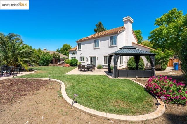 1281 Sea Vista Dr, Brentwood CA: https://media.crmls.org/mediaz/8b520352-7f35-49aa-8539-1705ebcabd80.jpg