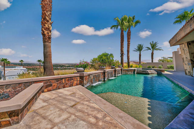 9 Rockcrest, Rancho Mirage CA: https://media.crmls.org/mediaz/8b525015-d1ea-4ac6-b326-4ffb1113ff13.jpg