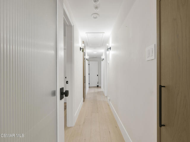 17032 Cotter Place, Encino CA: https://media.crmls.org/mediaz/8b52aa9d-6843-481e-b304-4bb682cd5b0a.jpg