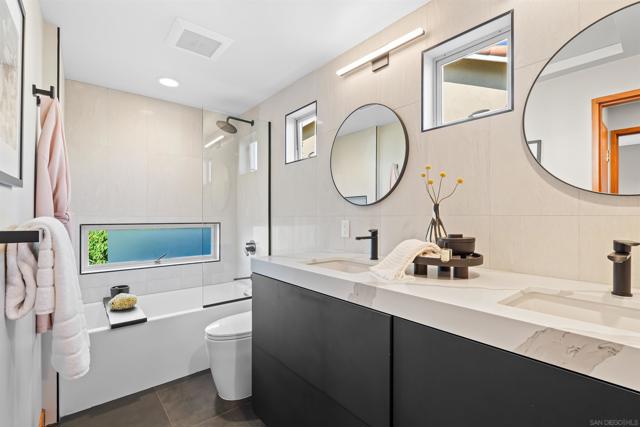 5259 Pacifica Dr, San Diego CA: https://media.crmls.org/mediaz/8b530c36-b1ad-48cc-a665-75d31b8d8961.jpg
