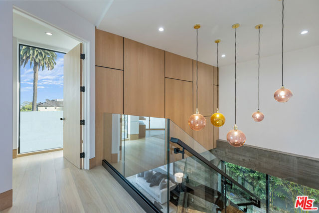 1011 Georgina Avenue, Santa Monica CA: https://media.crmls.org/mediaz/8b531562-1ccb-4684-b448-736abe7f5d01.jpg