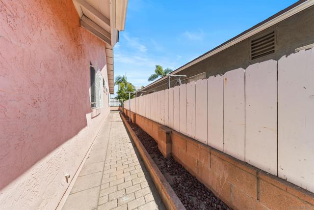 1095 Stillwell Ave, San Diego CA: https://media.crmls.org/mediaz/8b53d71a-fec6-47ae-9a71-16a8901d39fe.jpg