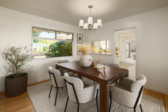 5926 Germaine Ln, La Jolla CA: https://media.crmls.org/mediaz/8b5405fb-66c9-439b-80be-495baae6cac8.jpg