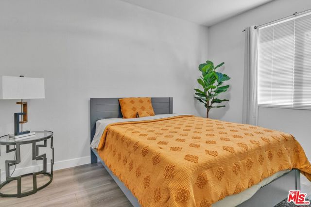 433 E Tamarack Avenue, Inglewood CA: https://media.crmls.org/mediaz/8b540a56-12d0-4325-bc70-468e3944f371.jpg
