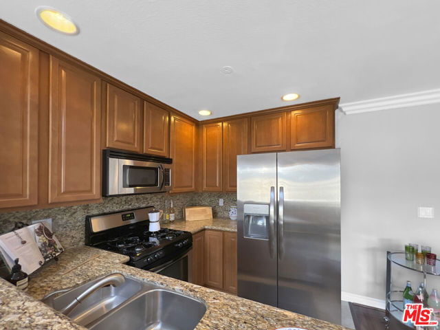 4211 Arch Drive, Studio City CA: https://media.crmls.org/mediaz/8b5410fb-3130-4b40-8fd6-c6521233c2ca.jpg