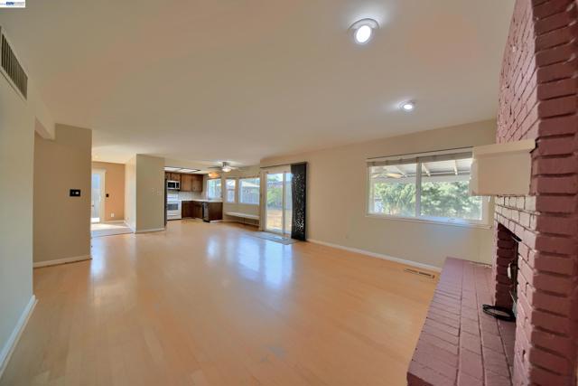 1425 Forest Dr, Turlock CA: https://media.crmls.org/mediaz/8b5429c3-42f1-4e44-9407-90ff4ba952b9.jpg