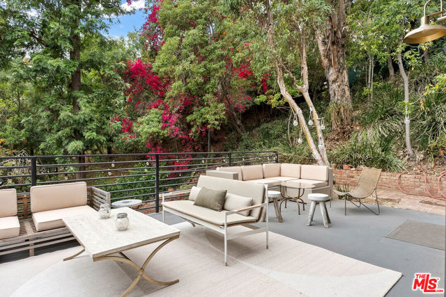 12220 Benmore Terrace, Los Angeles CA: https://media.crmls.org/mediaz/8b54366a-3609-4db2-aa4c-3b961083b1b3.jpg