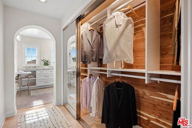 2584 Bungalow Place, Corona del Mar CA: https://media.crmls.org/mediaz/8b549787-24e1-4c30-9104-0134f1350bf9.jpg