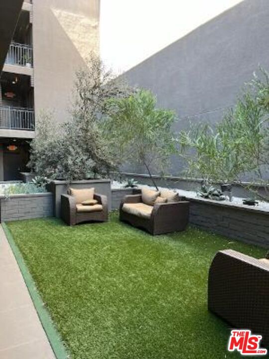 11925 Kling Street, Valley Village CA: https://media.crmls.org/mediaz/8b54bfcb-f89a-4690-b962-1f5e7c9e92ef.jpg