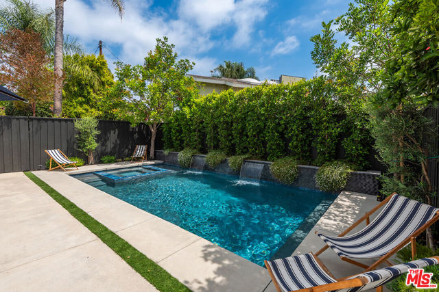 14226 Chandler Boulevard, Sherman Oaks CA: https://media.crmls.org/mediaz/8b54cc0c-652a-4851-921b-6172ed45e296.jpg