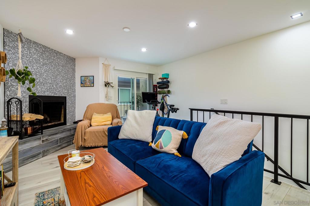 MLS #250035038SD img 3