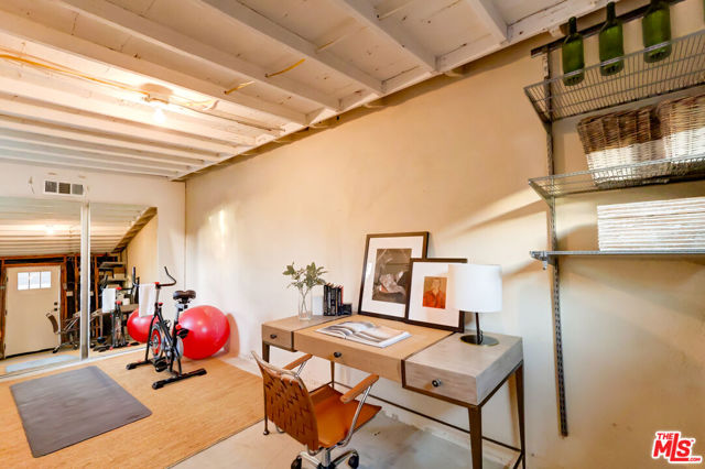 8500 Mcconnell Avenue, Los Angeles CA: https://media.crmls.org/mediaz/8b561b01-95cf-4212-94c8-c1c43c6aad8e.jpg