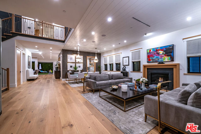 4365 Kraft Avenue, Studio City CA: https://media.crmls.org/mediaz/8b5660b3-e562-4d6b-83ff-923df53fe2ff.jpg