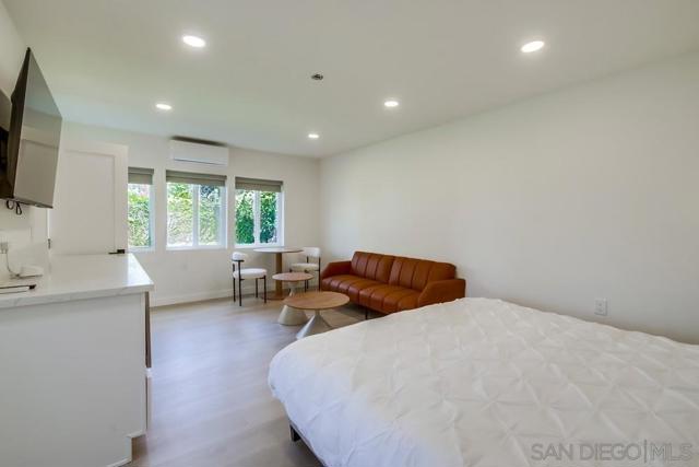 8457 Paseo Del Ocaso, La Jolla CA: https://media.crmls.org/mediaz/8b5796bd-6cb8-417b-bc01-126946aea55c.jpg