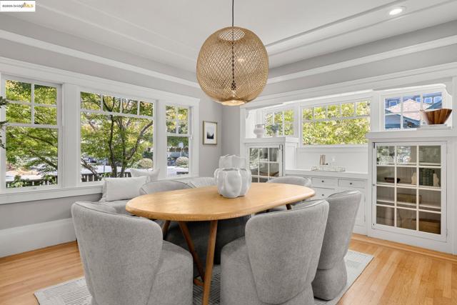 2842 Ashby Ave, Berkeley CA: https://media.crmls.org/mediaz/8b59fc8b-67b3-486f-b1d8-ae2fc0c36fa8.jpg