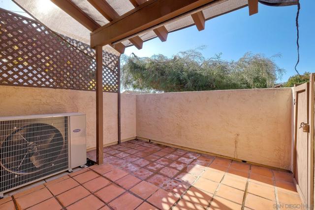 2032 David Dr, Escondido CA: https://media.crmls.org/mediaz/8b5a37e2-0a4a-4969-a801-e51db77f1e88.jpg