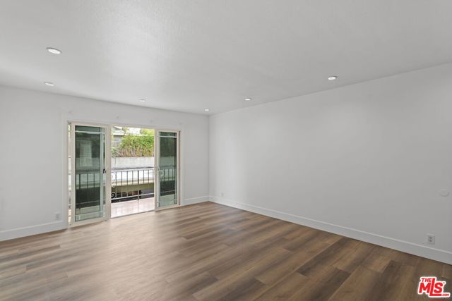 530 Evergreen Street, Inglewood CA: https://media.crmls.org/mediaz/8b5afb29-8455-4250-ae8c-5dfa0a63c855.jpg