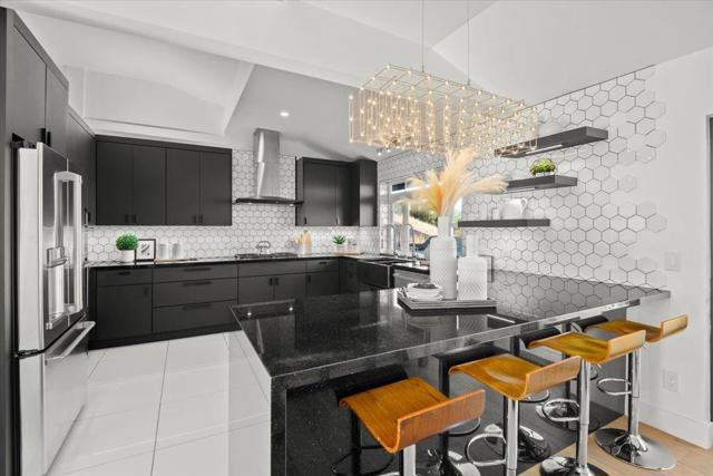 865 Somerset Court, San Carlos CA: https://media.crmls.org/mediaz/8b5baabd-65ea-40e0-9789-5886cece96bf.jpg