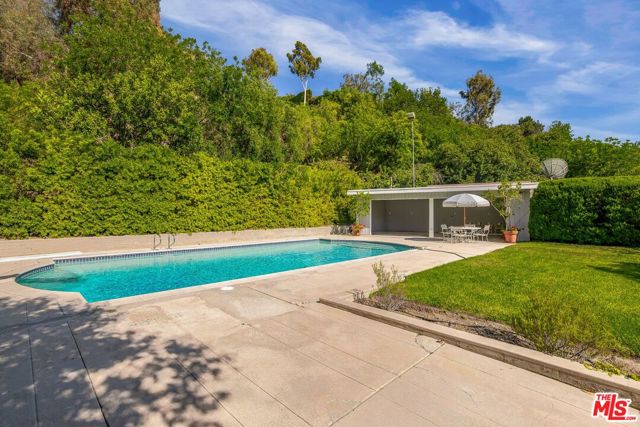 3734 Longridge Avenue, Sherman Oaks CA: https://media.crmls.org/mediaz/8b5bd622-5d16-4884-a7cf-ec71182c6491.jpg