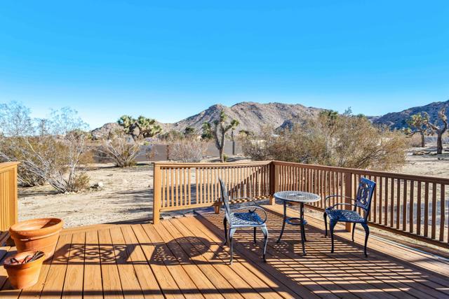 59800 Onaga Trail, Joshua Tree CA: https://media.crmls.org/mediaz/8b5c4a16-2e24-44dd-8a31-bbd62c3c4bbe.jpg