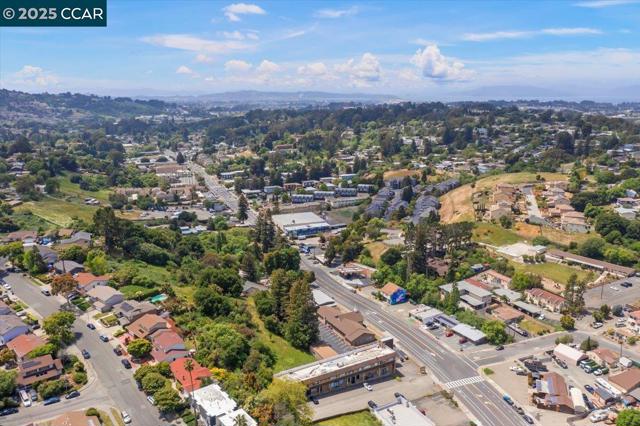 4955 Appian Way, El Sobrante CA: https://media.crmls.org/mediaz/8b5c65e1-9a4d-4f45-81fd-b3c4ecdc8cb4.jpg