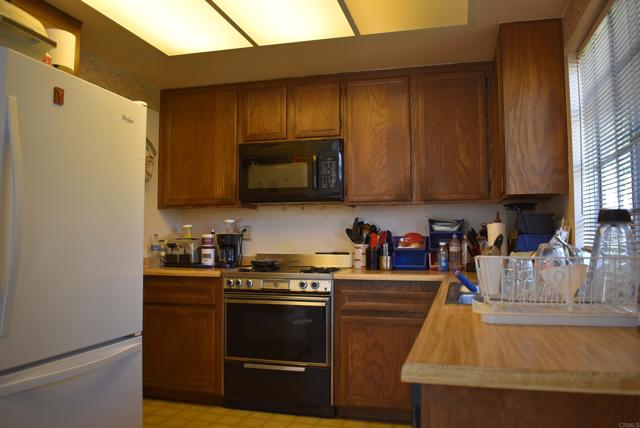 Detail Gallery Image 6 of 16 For 2469 Turnbridge, Escondido,  CA 92027 - 2 Beds | 2 Baths