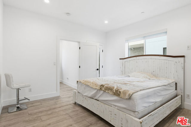 13822 Oxnard Street, Van Nuys CA: https://media.crmls.org/mediaz/8b5c8877-6538-4d52-9624-9880e15c50fd.jpg