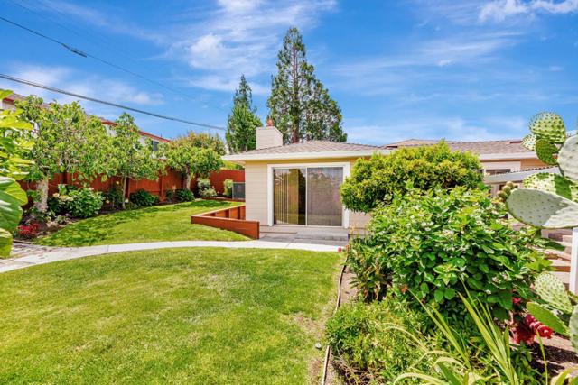 417 36th Avenue, San Mateo CA: https://media.crmls.org/mediaz/8b5c8b10-6808-46b8-bd38-07d4cc7b1345.jpg
